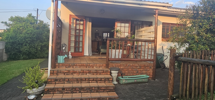 2 Bedroom Property for Sale in Sunrise On Sea Eastern Cape